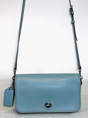 COACH Re-Edition Dinky Glovetanned Leather
Turnlock Crossbody Bag in Cloud Blue
